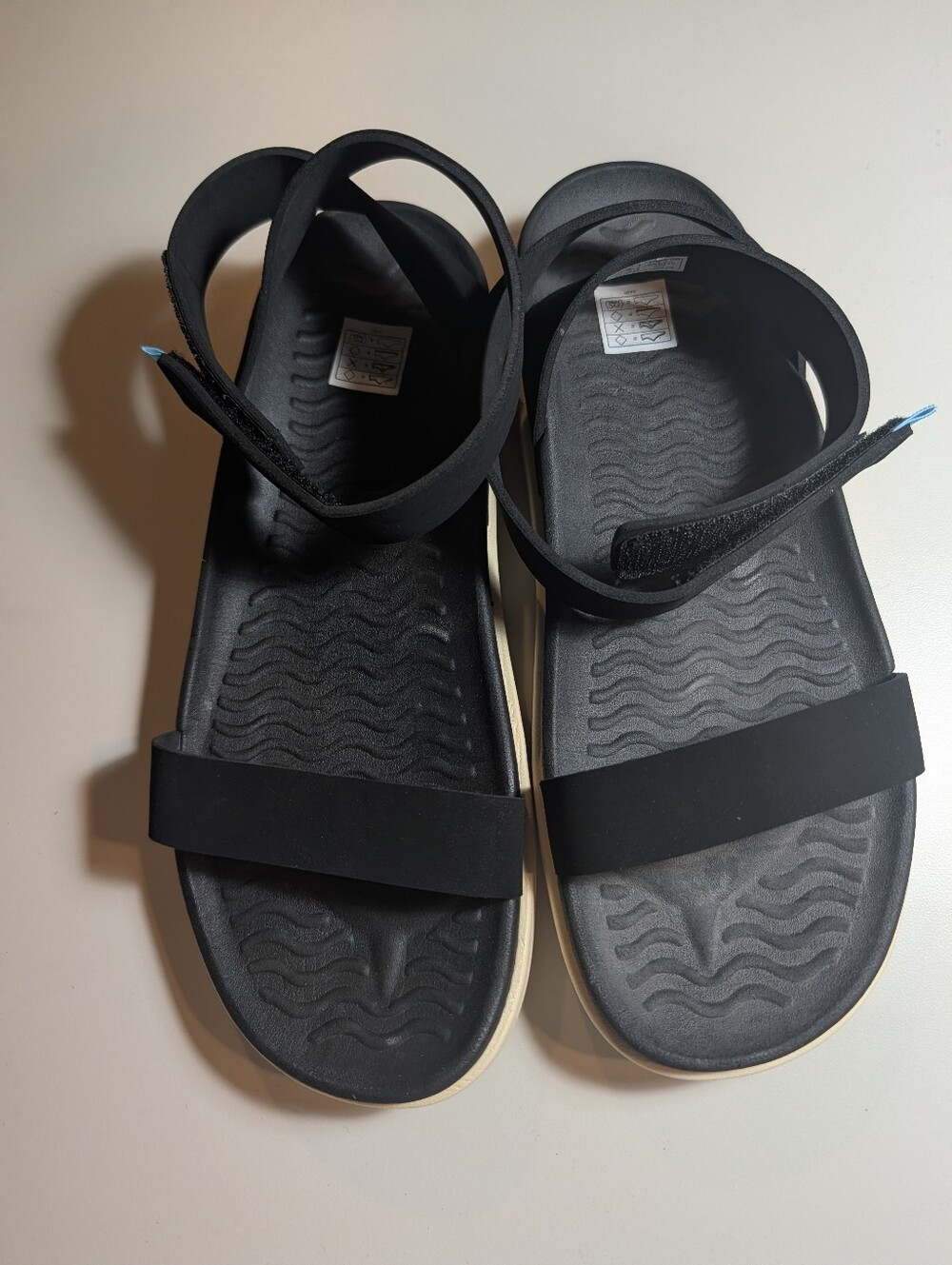 Native Woman's Size 10 Juliet Black Strap Sandals